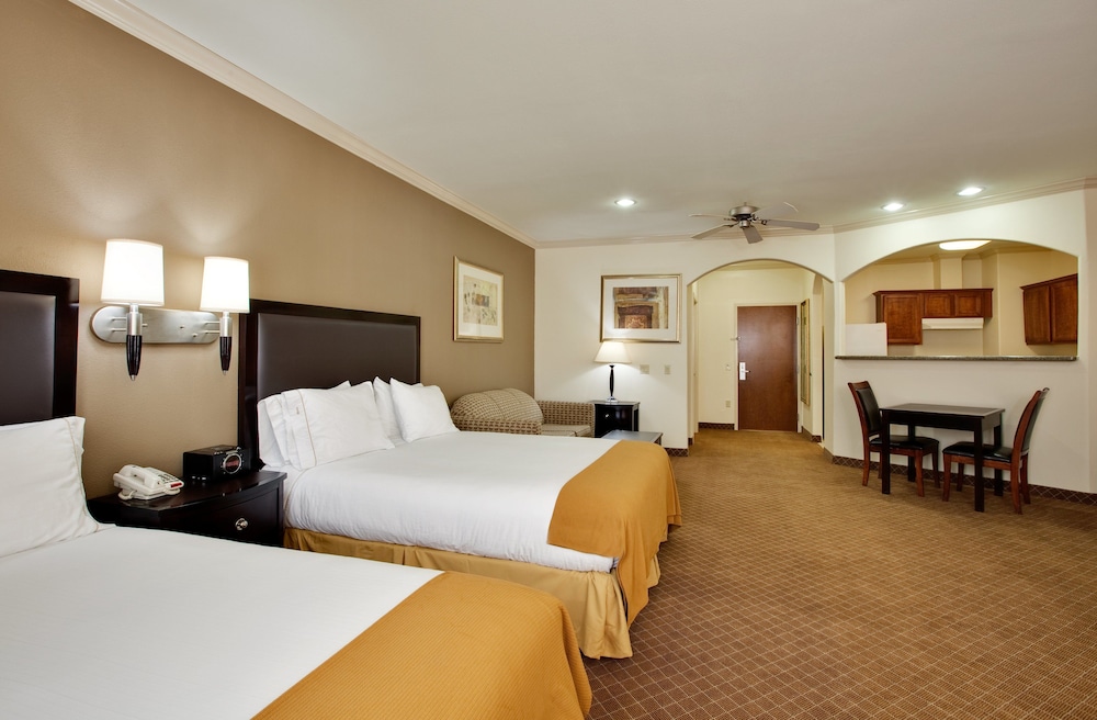 Suite, 2 Queen Beds, Non Smoking photo 1