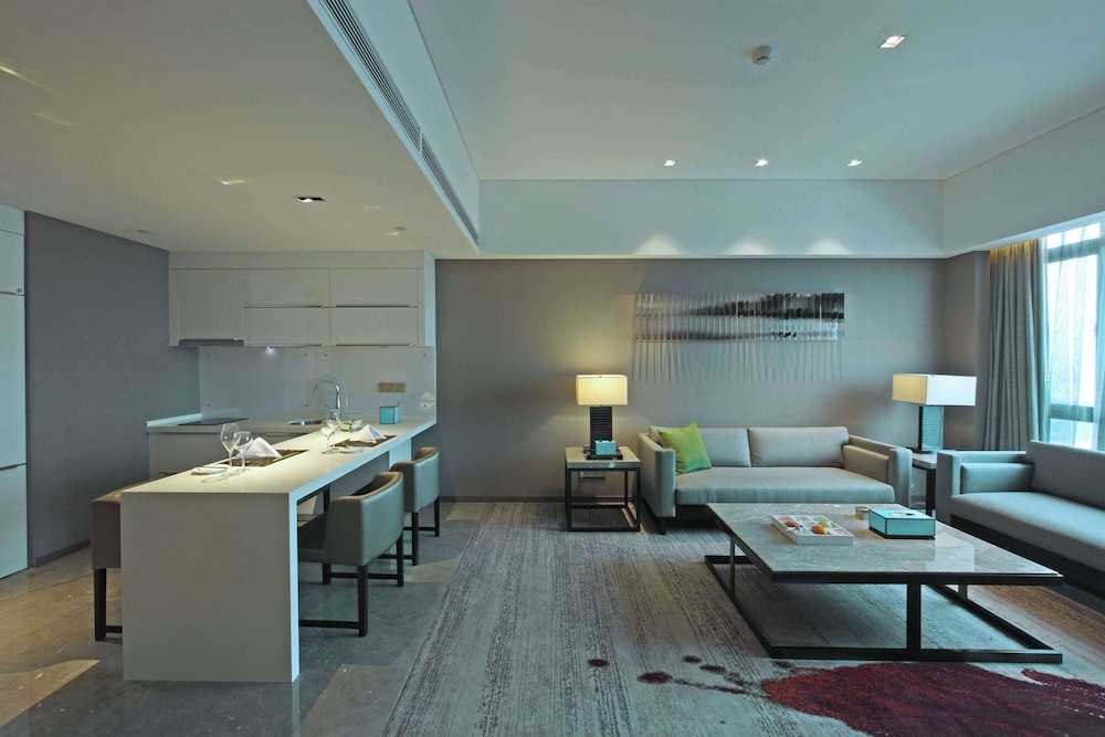 Premium Suite, 1 King Bed, Smoking photo 1