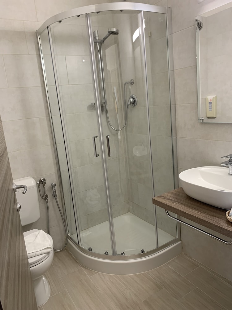 Premium Double or Twin Room - Photo 29