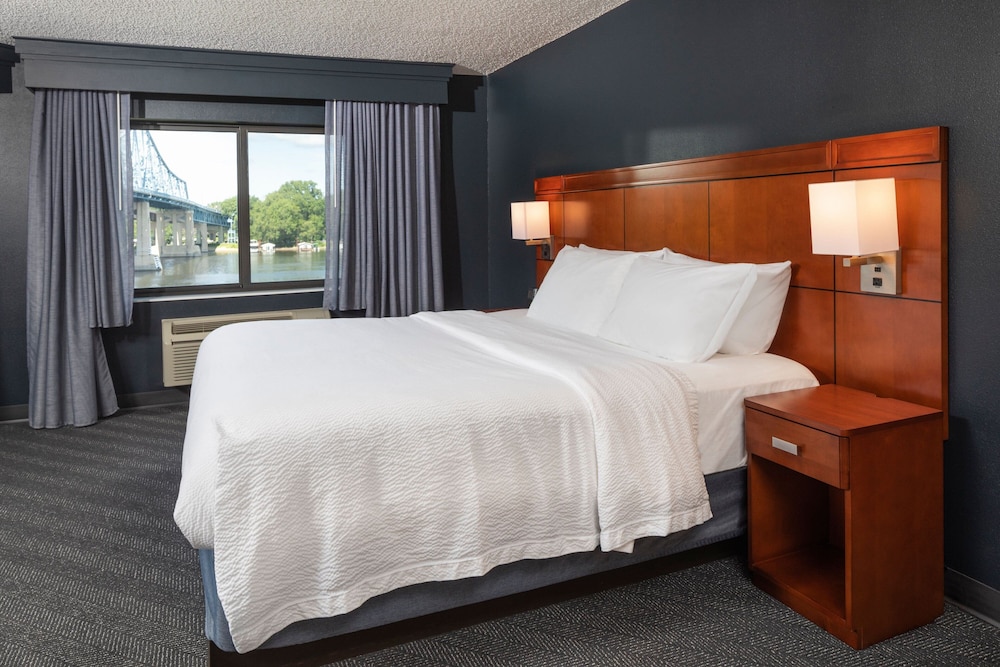 Suite, 1 King Bed with Sofa bed, River View