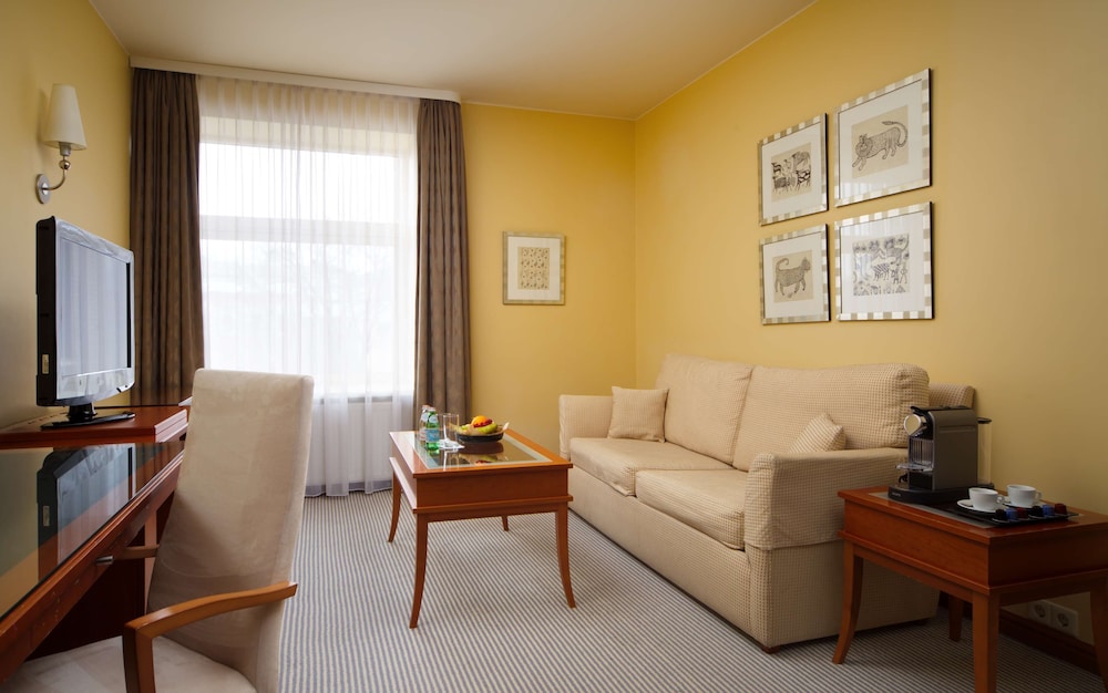 Suite - Photo 4