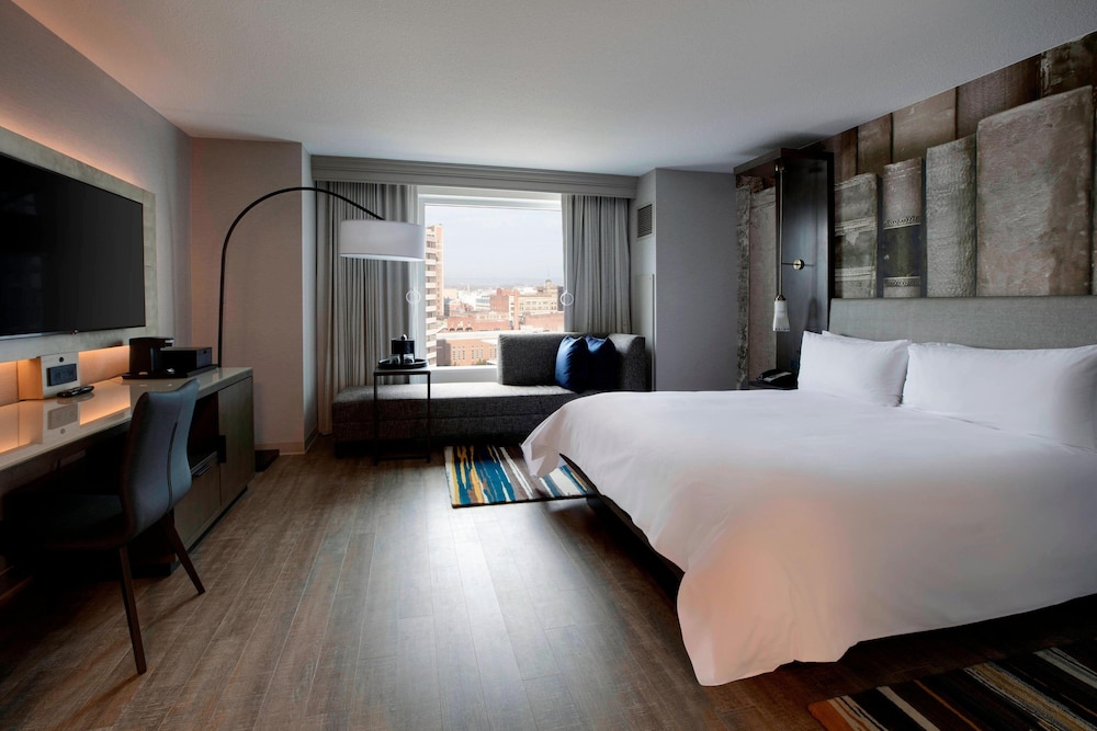 Club Room, 1 King Bed - Photo 1
