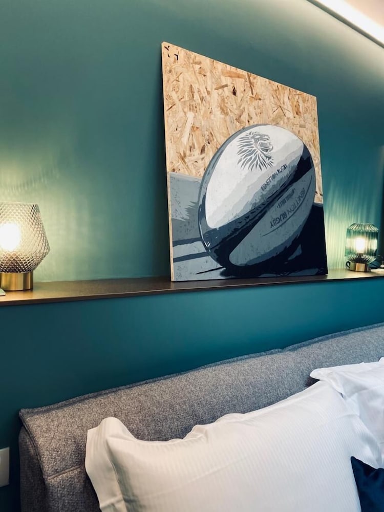 Basic Double Room, 1 King Bed (Rugby) photo 3