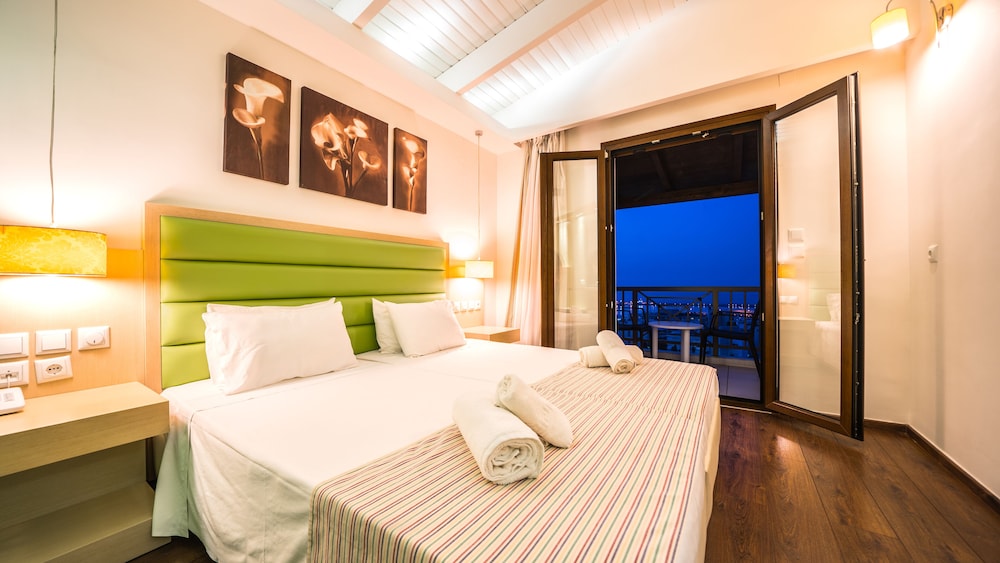 Triple Room with Mountain View thumbnail 6