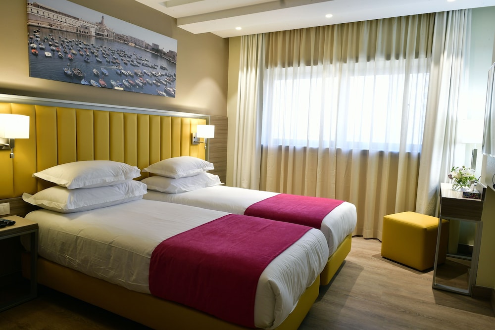 Business Twin Room, 2 Twin Beds photo 2