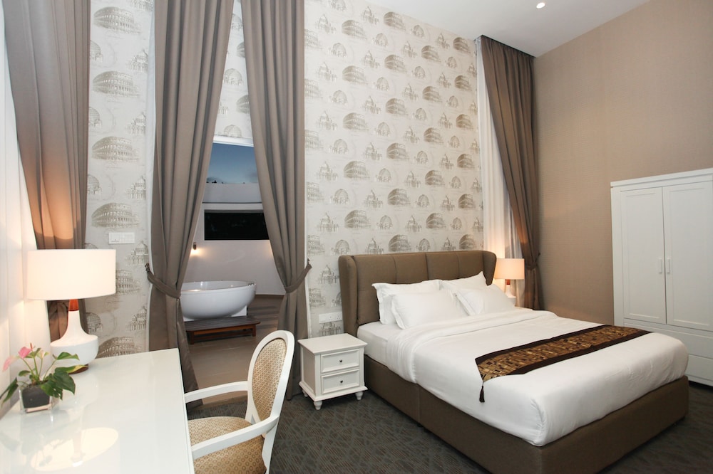 Exclusive Room, 1 King Bed, Jetted Tub, Mountain View