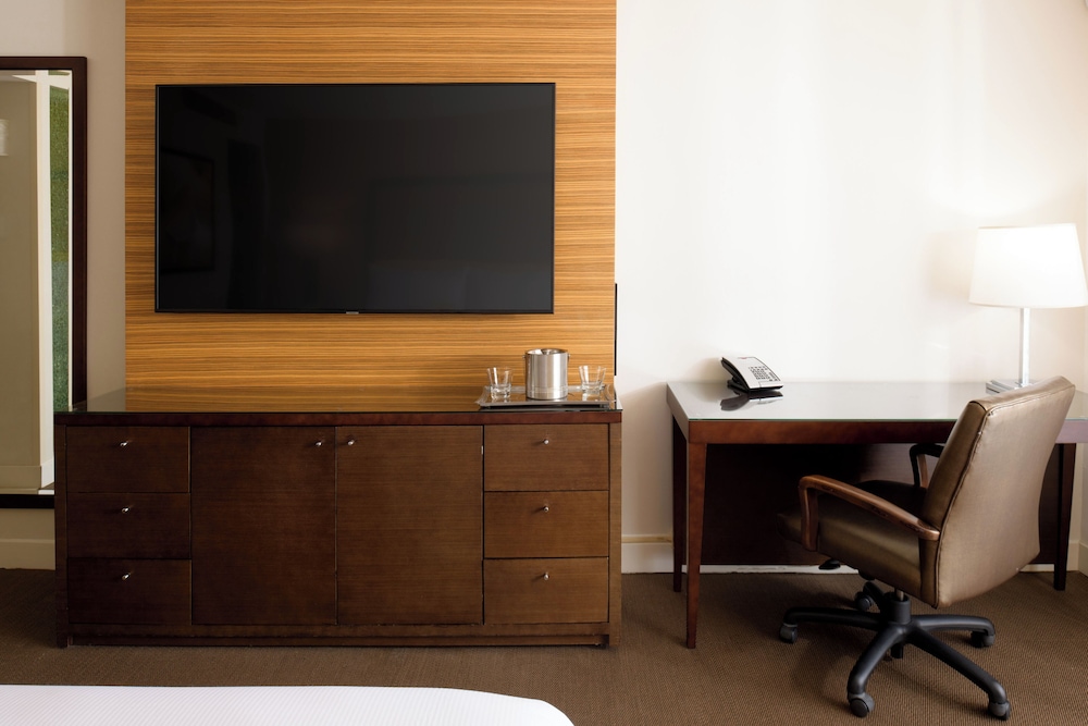 Room, 2 Double Beds, City View