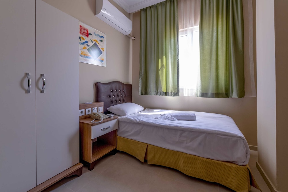 Single Room, 1 Large Twin Bed, Non Smoking