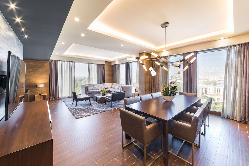 Presidential Suite (Panoramic View)