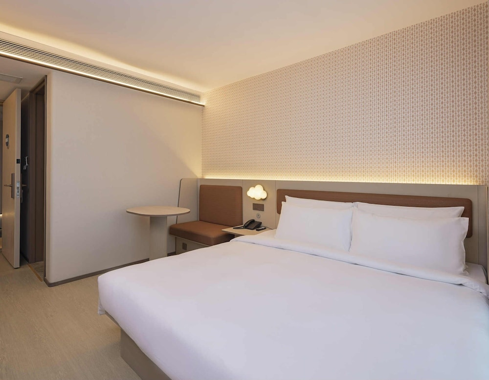 Standard King Room photo 2