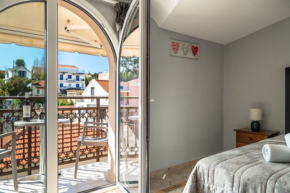 Double Room (Street View)