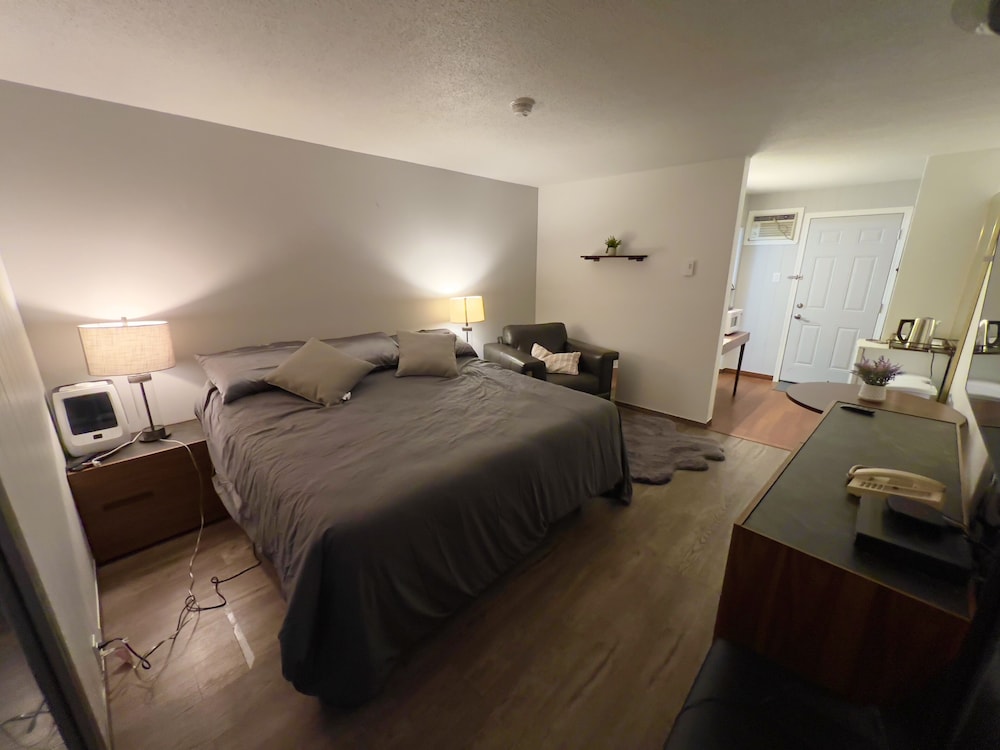 Premier Double Room, 1 King Bed, Mountain View, Ground Floor photo 1