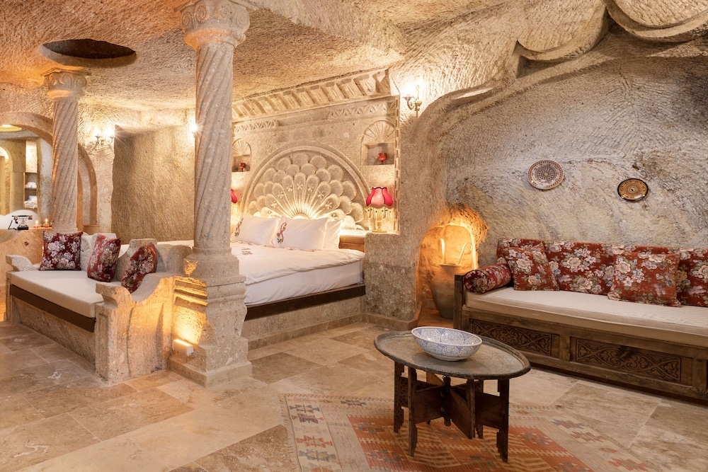 Luxury Suite - Photo 6