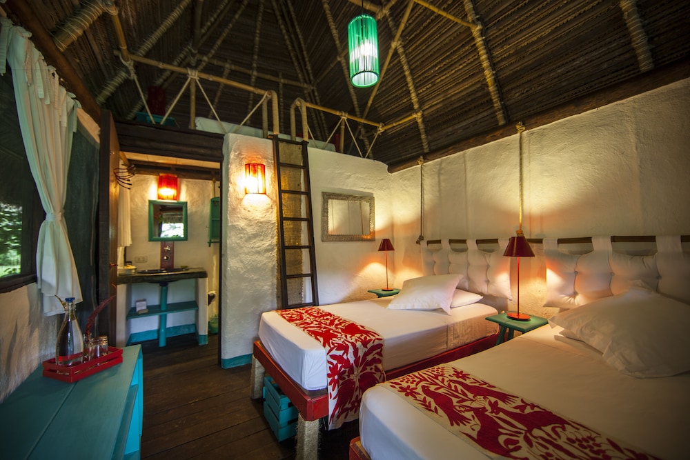 Cabin with 3 single beds photo 1