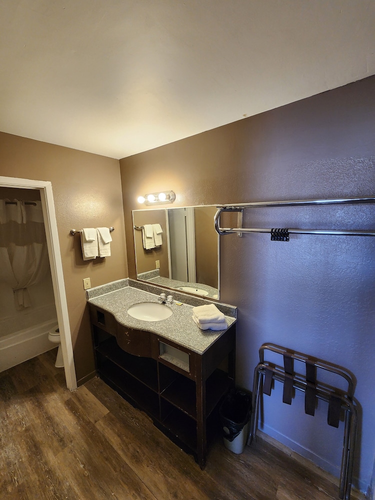 Economy Double Room, 2 Queen Beds, Smoking