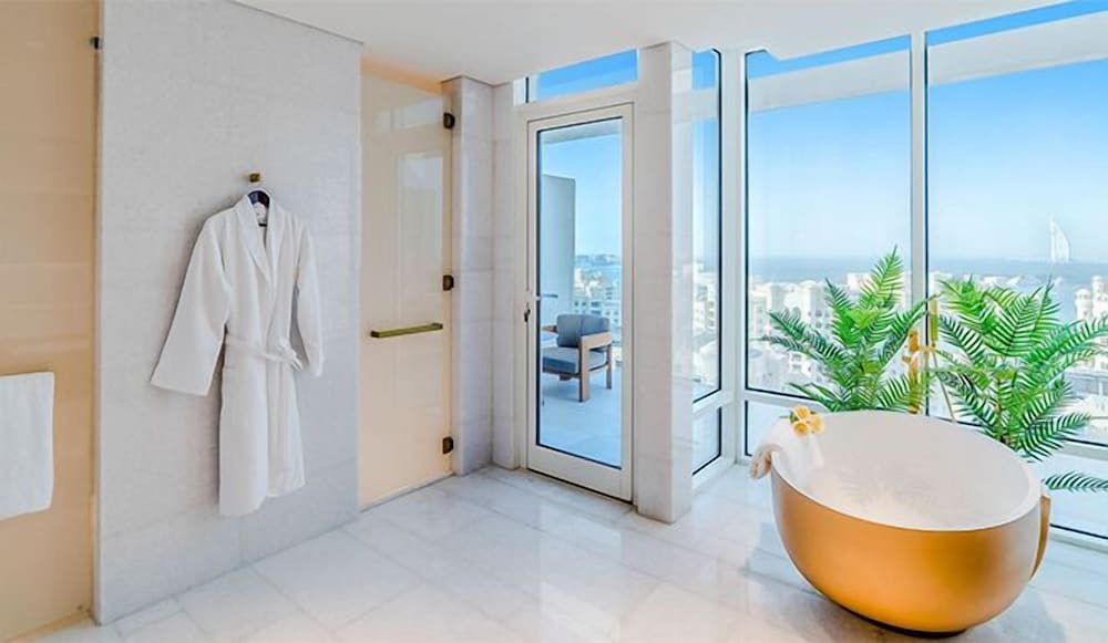 4 BED | Penthouse Duplex w/Pool thumbnail 5