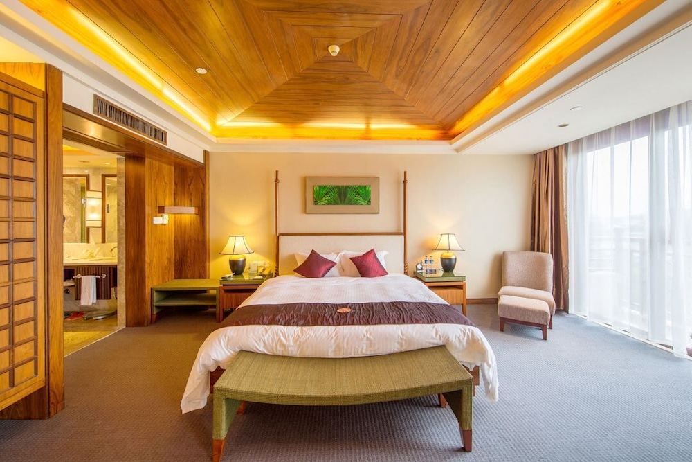 Deluxe Suite, 1 King Bed photo 3