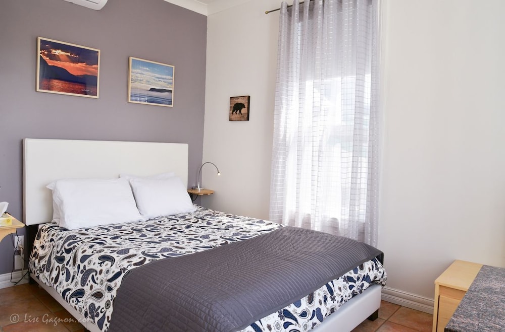 Standard Room, 1 Queen Bed photo 3