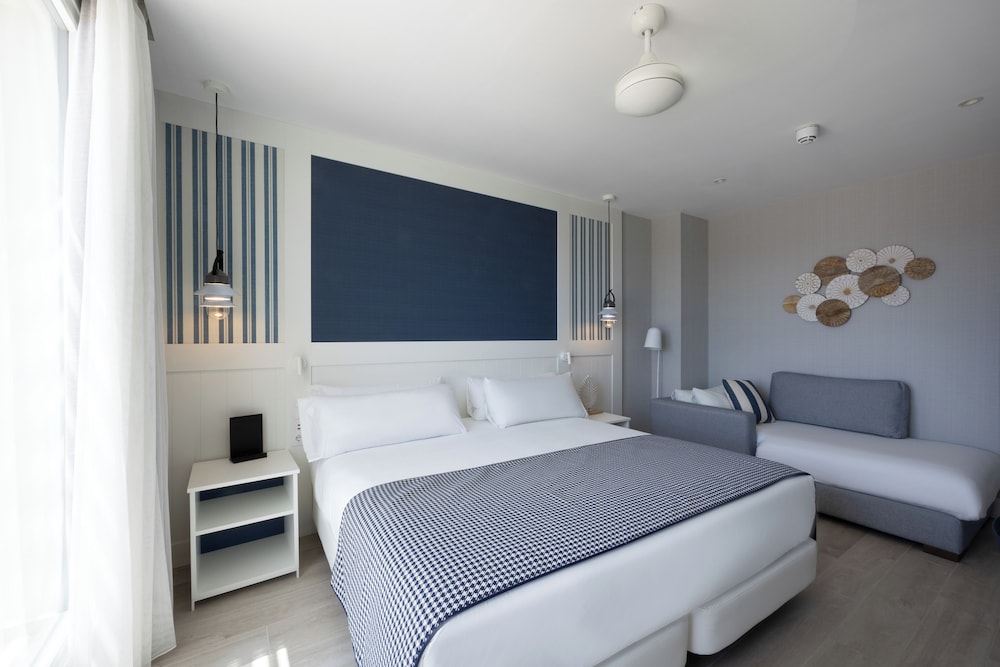 Superior Triple Room, Terrace, Garden View - Photo 6