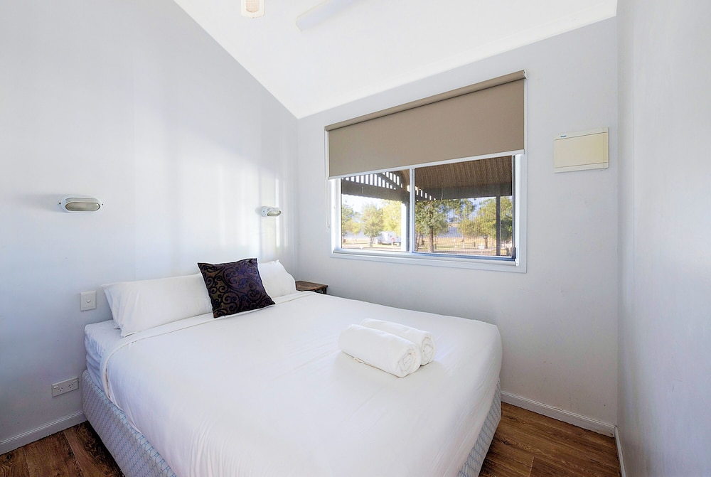 Standard Cabin - Sleeps 6 photo 1