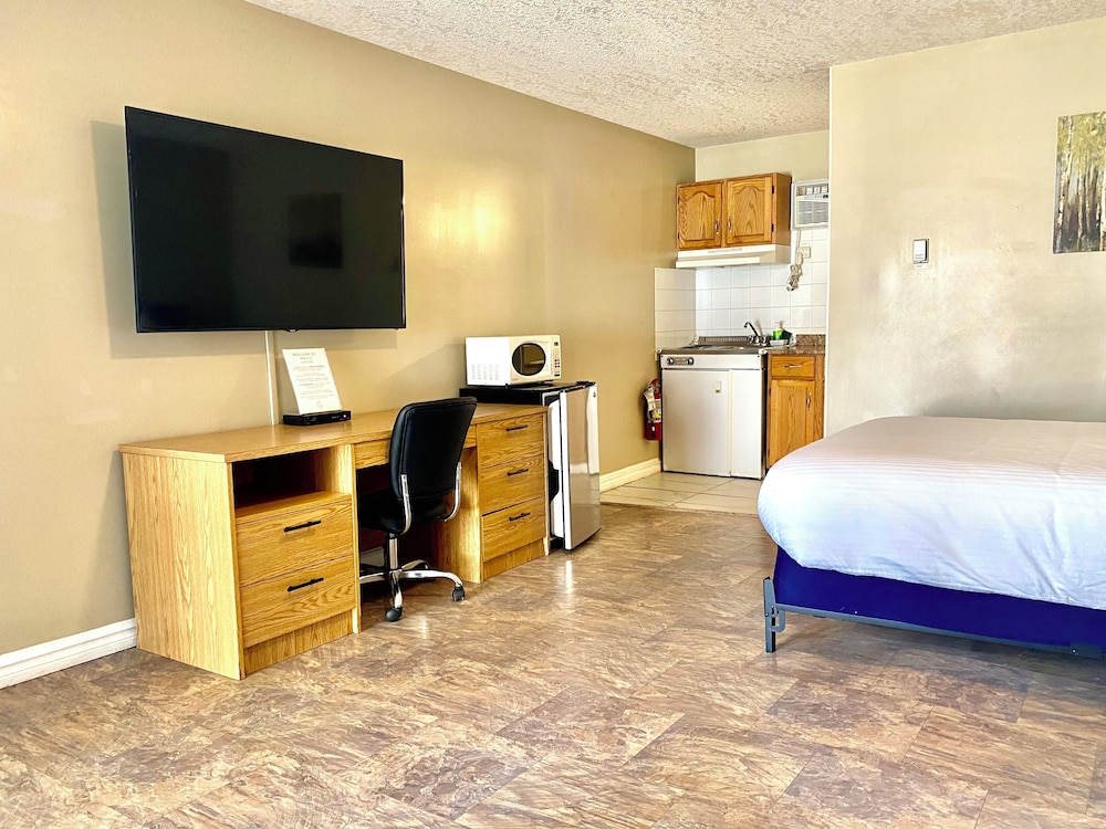 Room, 1 Queen Bed, Kitchenette photo 3