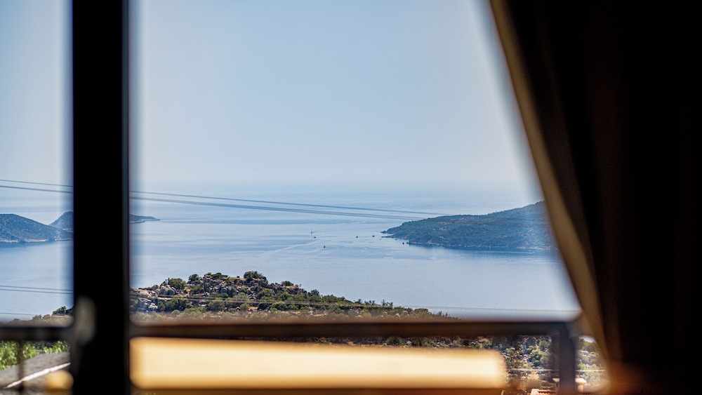 Superior Suite, 1 Bedroom, Balcony, Sea View photo 3