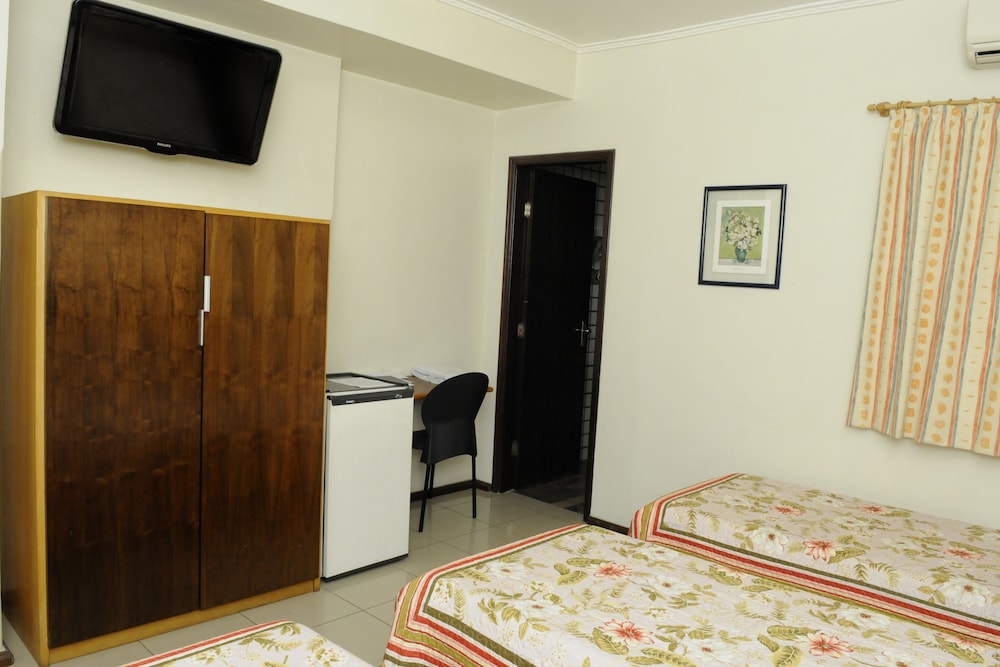 Deluxe Room, Multiple Beds, Non Smoking photo 3