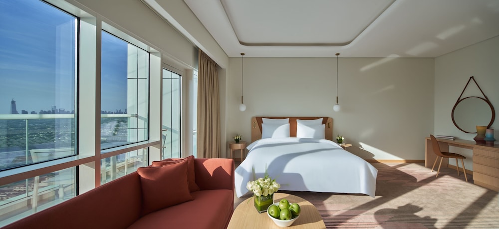 Deluxe Room, 1 King Bed photo 3