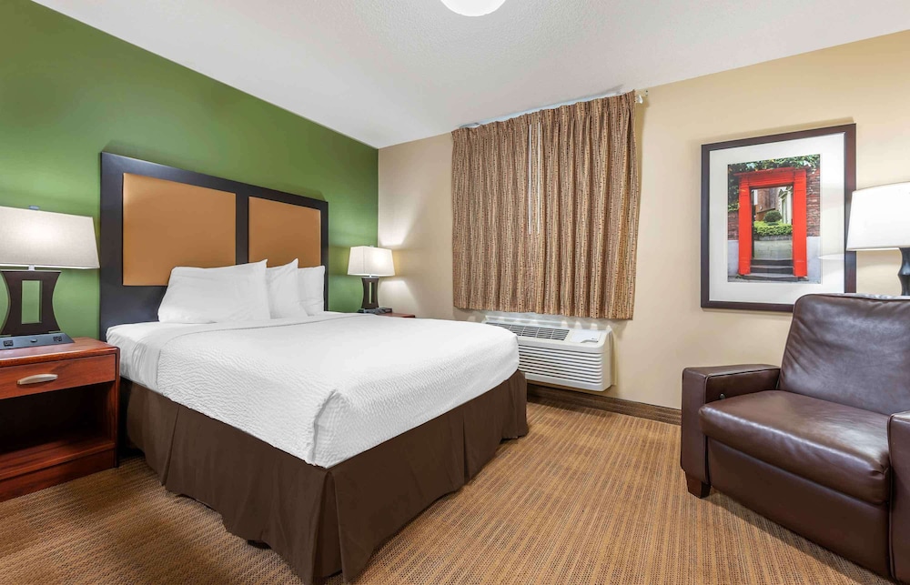 Studio Suite, 1 Queen Bed, Non Smoking - Photo 1