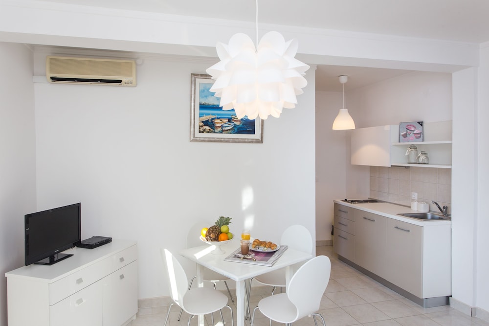 Luxury Apartment, 1 Bedroom, Balcony photo 2