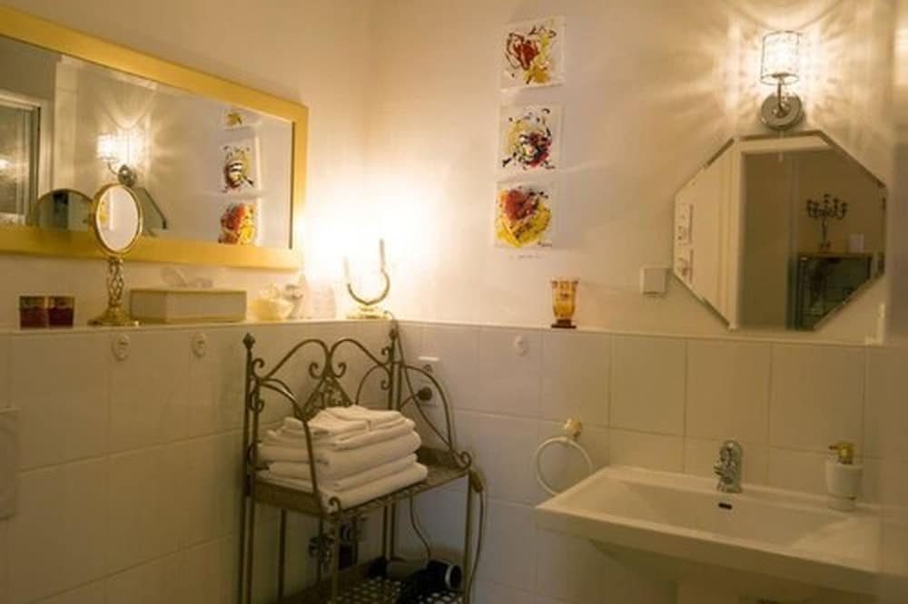 Deluxe Double Room (Romantic) photo 3