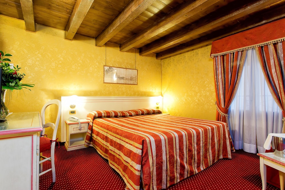 Superior Double or Twin Room photo 3