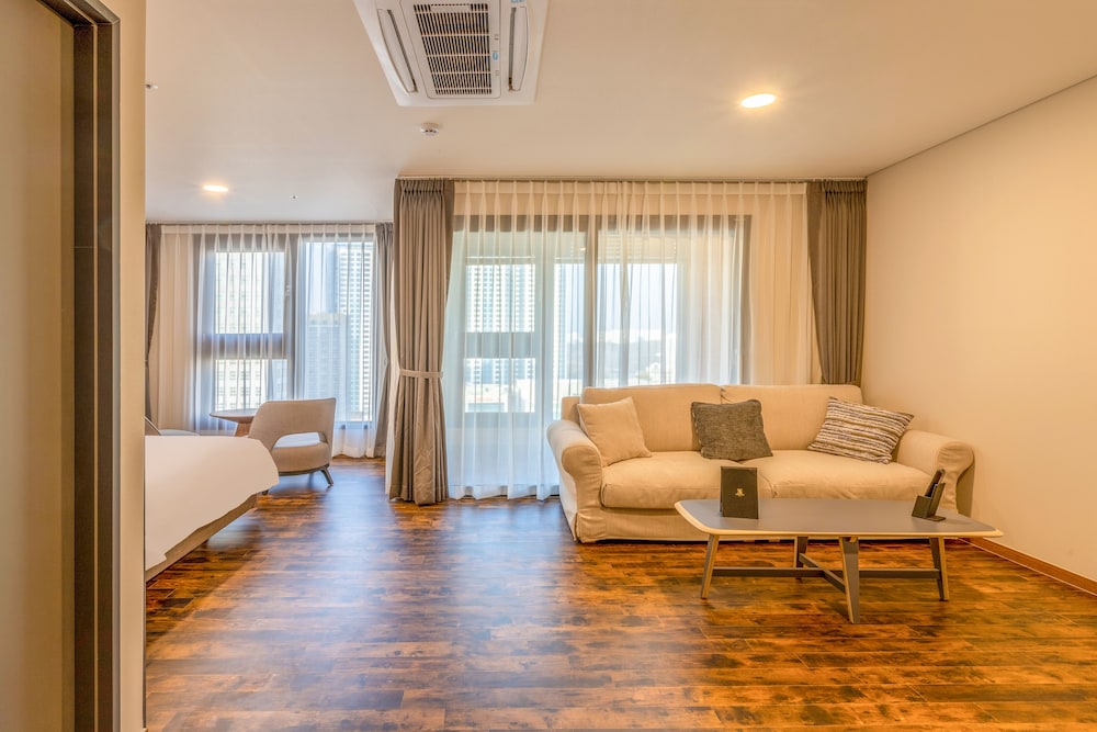 Family Suite - Photo 6