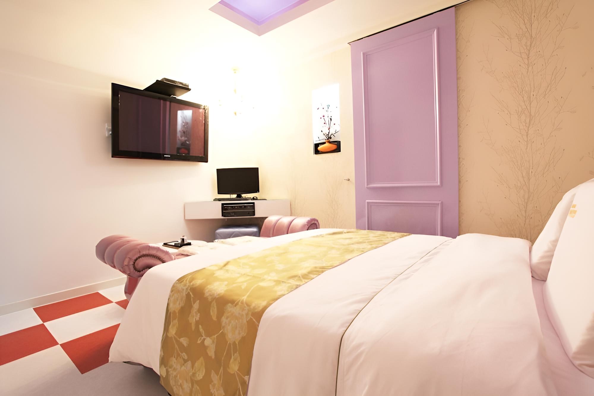 Room (Standard room (Netflix available)) - Photo 22