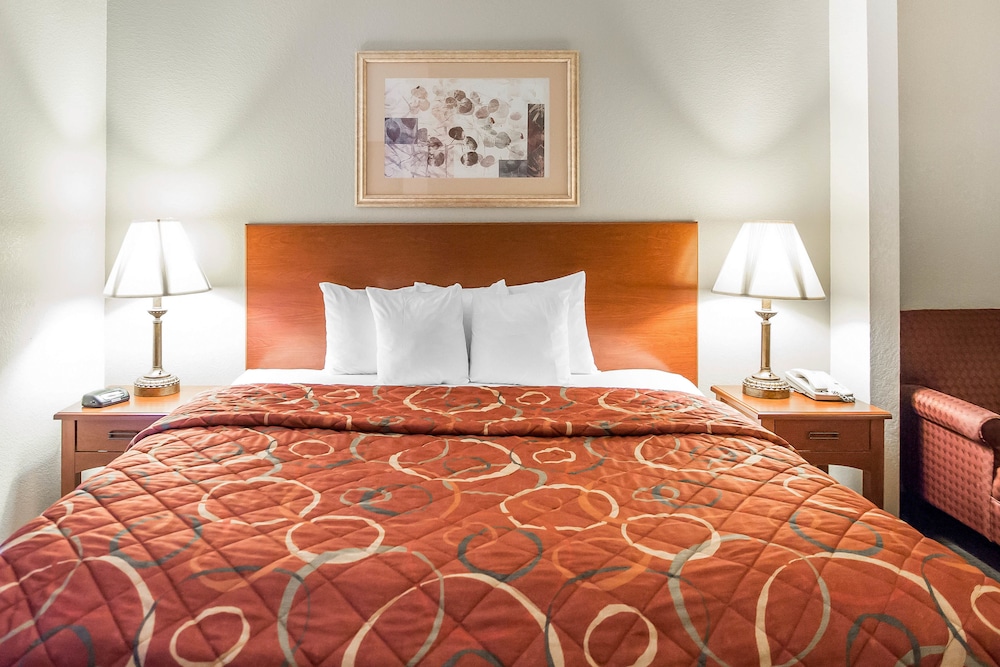 Suite, 1 King Bed, Non Smoking, Jetted Tub - Photo 4