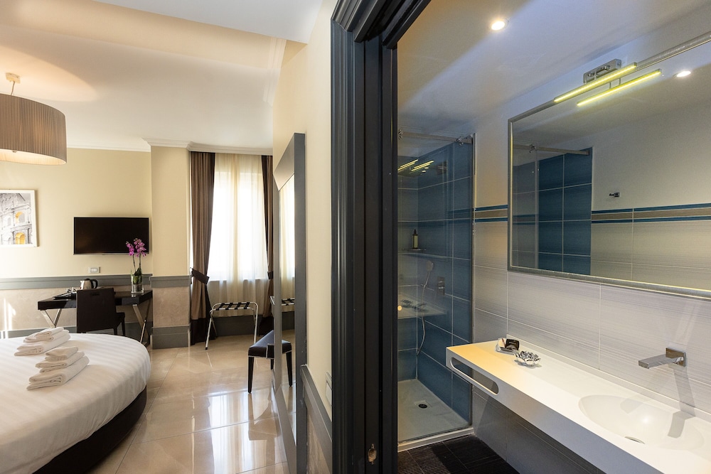 Deluxe Room - Photo 10