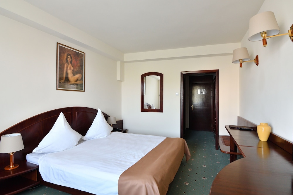 Double Room, Partial Sea View
