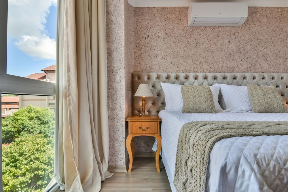 Deluxe Room, 1 Queen Bed