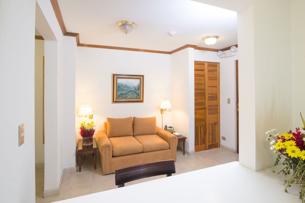 Suite, 1 Bedroom - Photo 4