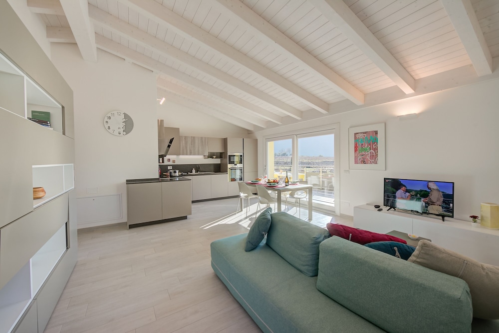 Family Apartment, Multiple Bedrooms, 2 Bathrooms, Mountainside (Mirabelle) photo 3