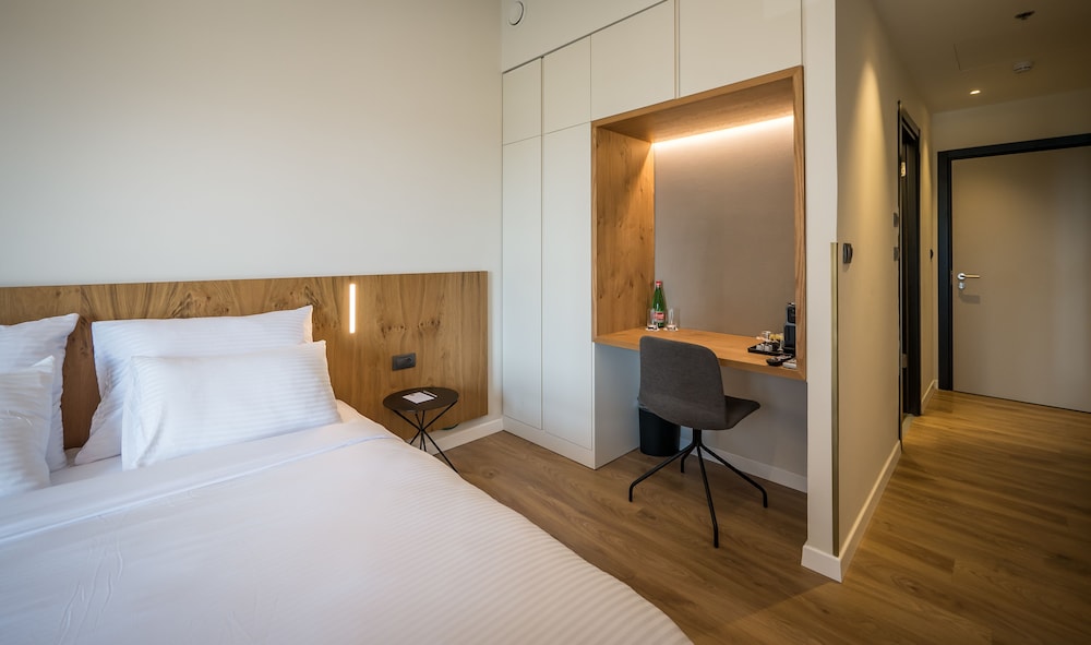 Deluxe Room, Balcony photo 2