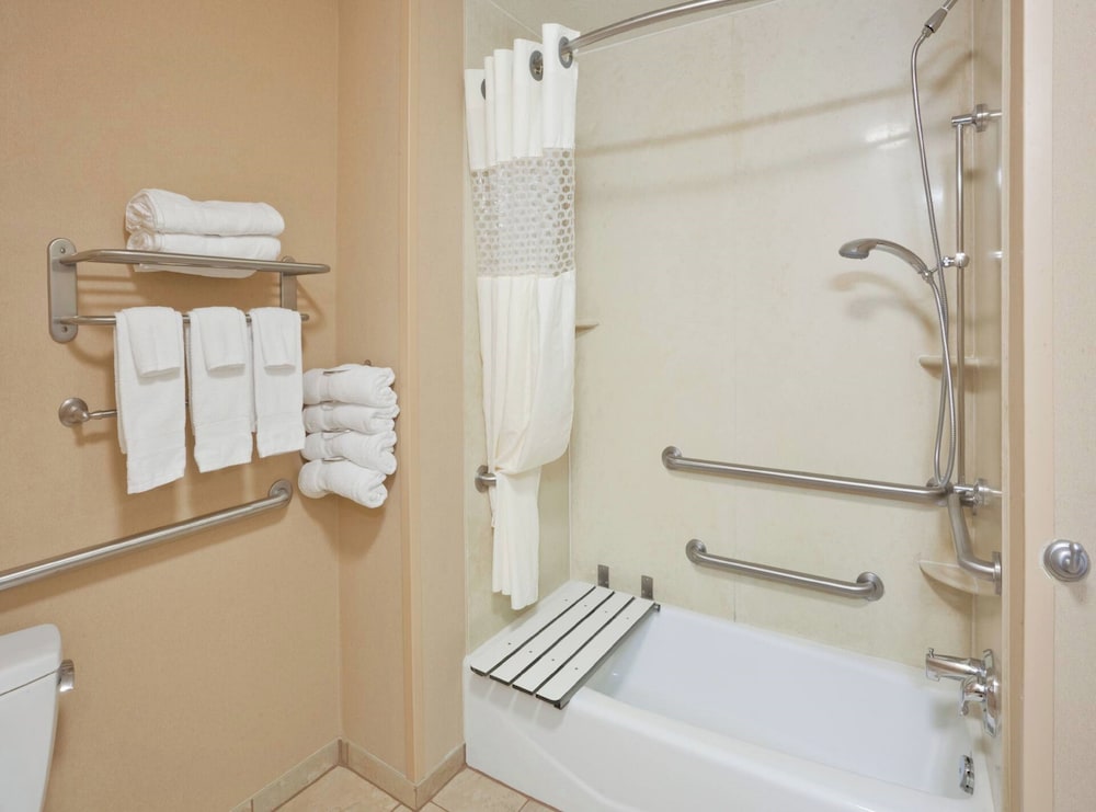 Room, 2 Queen Beds, Accessible, Non Smoking - Photo 5