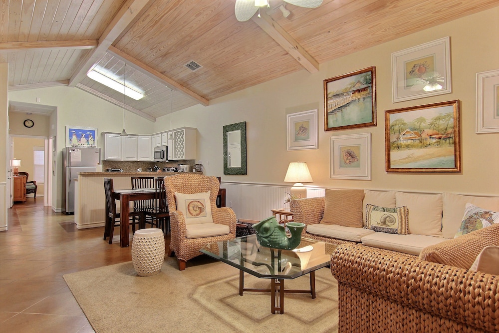 Condo, 2 Bedrooms