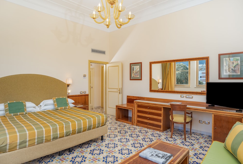 Executive Room, City View, Tower thumbnail 5
