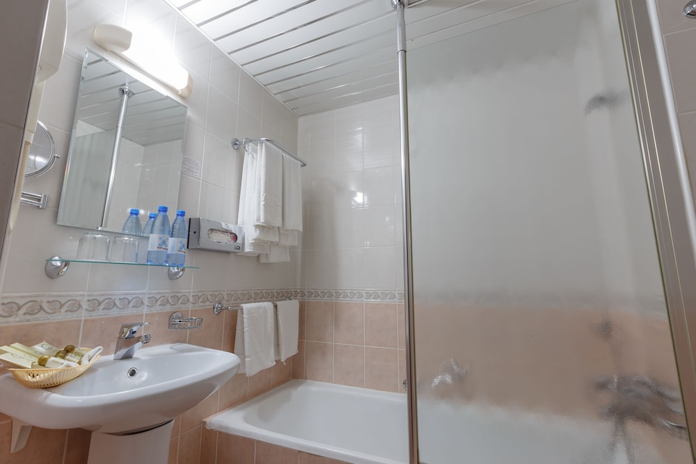 Junior Suite, 1 Bedroom, Courtyard View photo 2