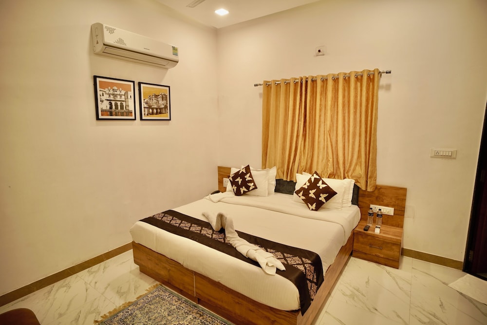 Deluxe Double Room, City View