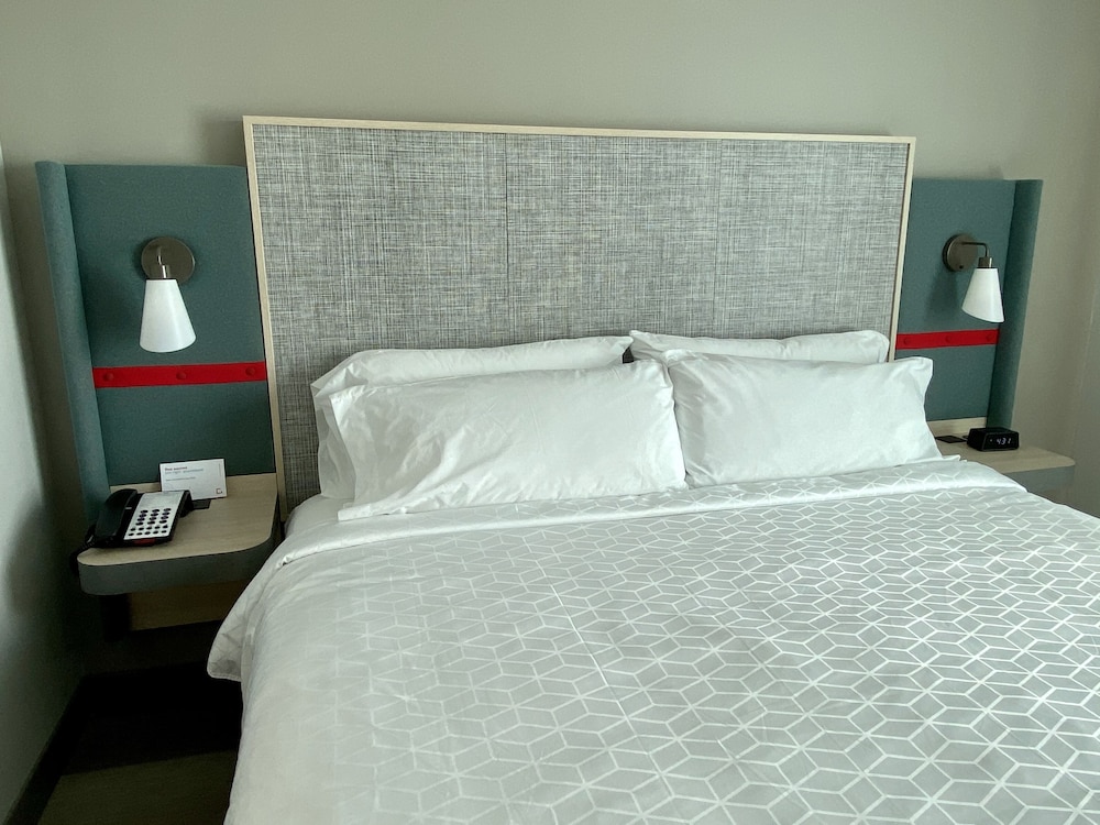 Standard Room, 1 King Bed, Accessible (Mobility, Transfer Shower) - Photo 4