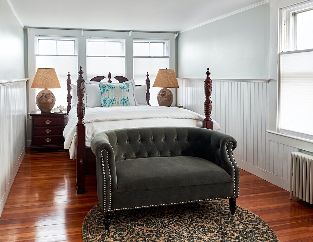 Nantucket Harbor Suite