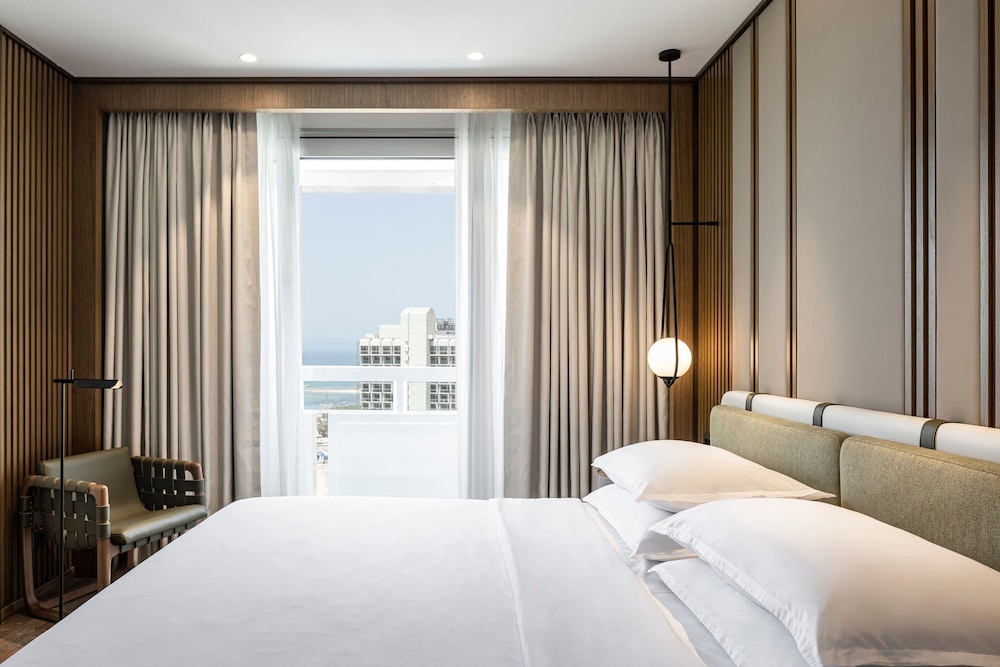 Club Suite, 1 Double Bed, Sea View - Photo 5
