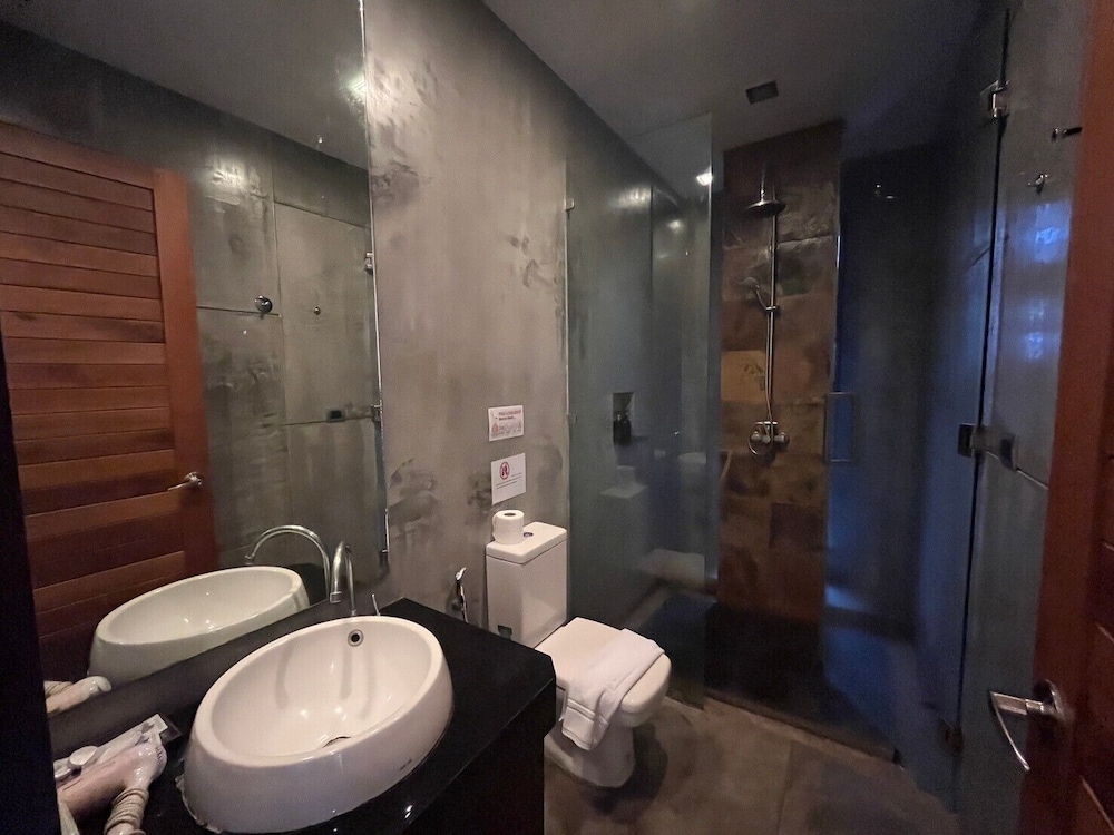 Superior Double or Twin Room Pool View - Photo 3